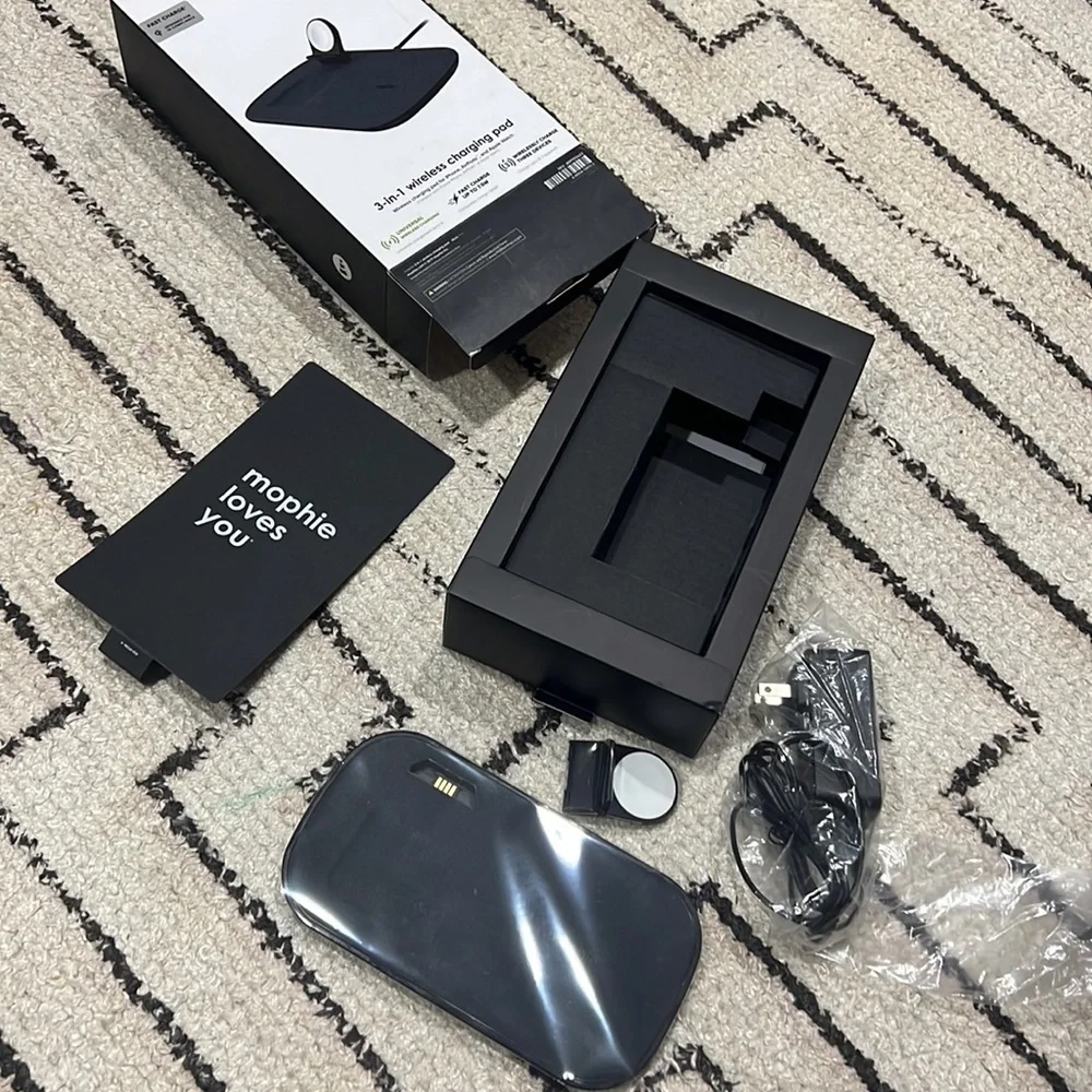 Mophie 3-in-1 wireless charging pad